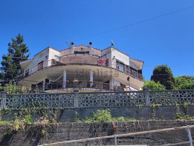 Appartamento in vendita di 268 m² in Via Ginepro