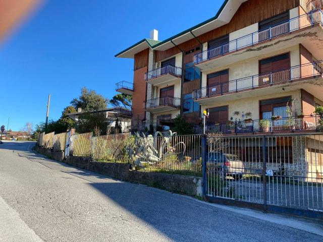 Appartamento in vendita di 268 m² in Via Tuoro Cappuccini