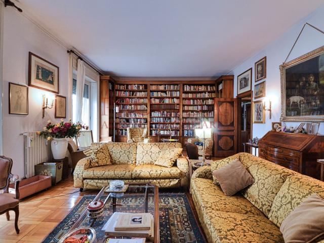 Appartamento in vendita di 268 m² in Via Vittor Pisani, 5