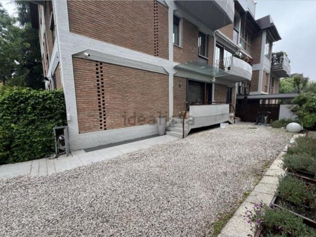 Appartamento in vendita di 268 m² in Viale Antonio Aldini