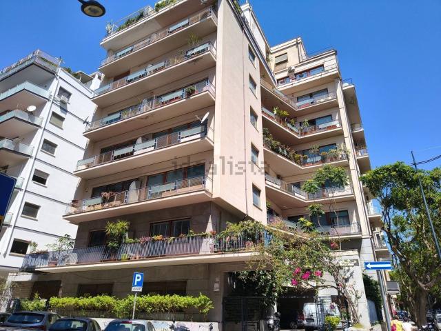 Appartamento in vendita di 269 m² in Via Giovanni Bonanno, 57