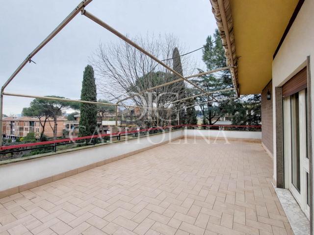Appartamento in vendita di 270 m² in Via Caio Ateio Capitone, 119