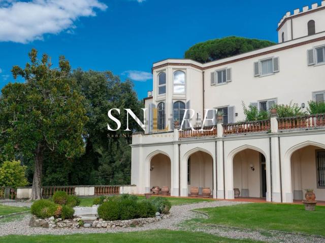 Appartamento in vendita di 270 m² in Via Benedetto Fortini