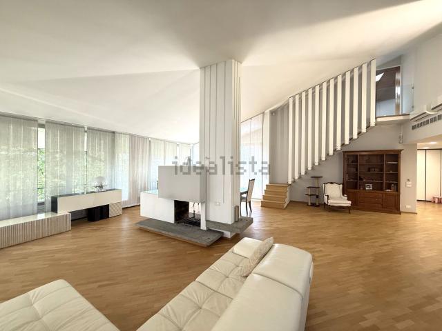 Appartamento in vendita di 270 m² in Via Giovanni Servais 92, 92