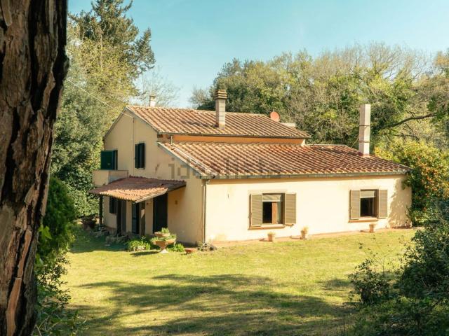 Appartamento in vendita di 270 m² in Via della Camminata Est, 115