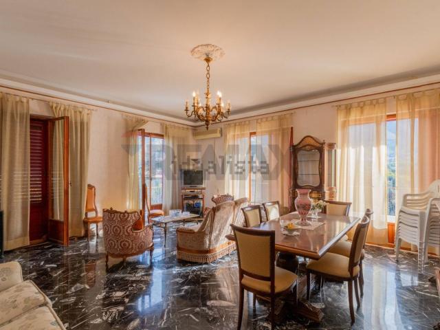 Appartamento in vendita di 270 m² in Via Olio di Lino, 16