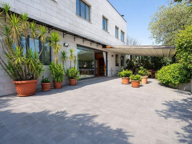 Appartamento in vendita di 270 m² in Via Olindo Favaron, 68