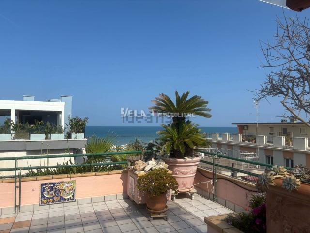 Appartamento in vendita di 270 m² in Via Lucrezio Caro, 4