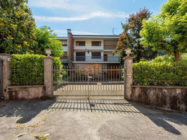 Appartamento in vendita di 270 m² in Via Lucrezio Caro, 25