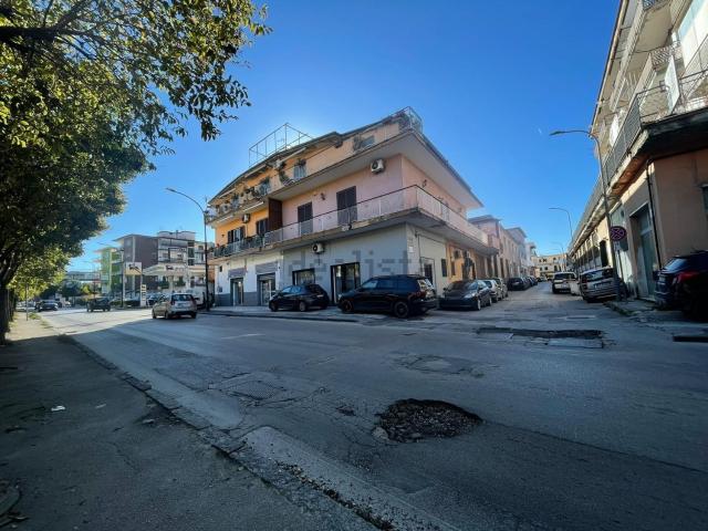Appartamento in vendita di 270 m² in Via M. da Caravaggio, 4