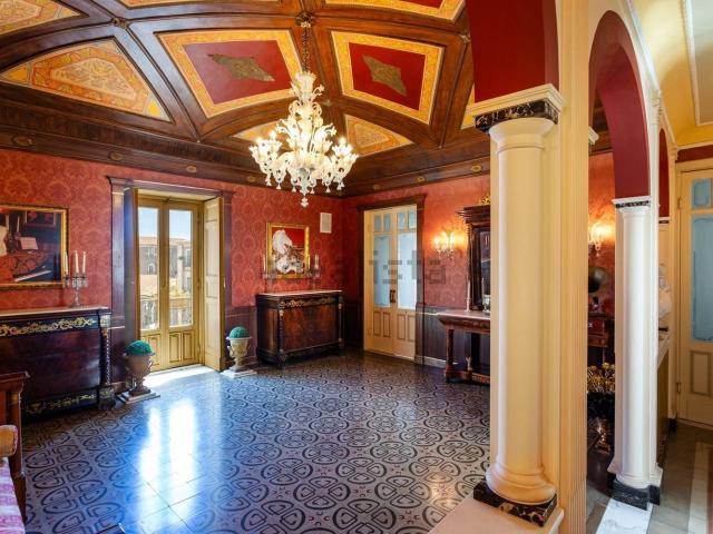 Appartamento in vendita di 270 m² in Via Monsignor Ventimiglia