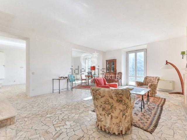 Appartamento in vendita di 270 m² in Via San Defendente