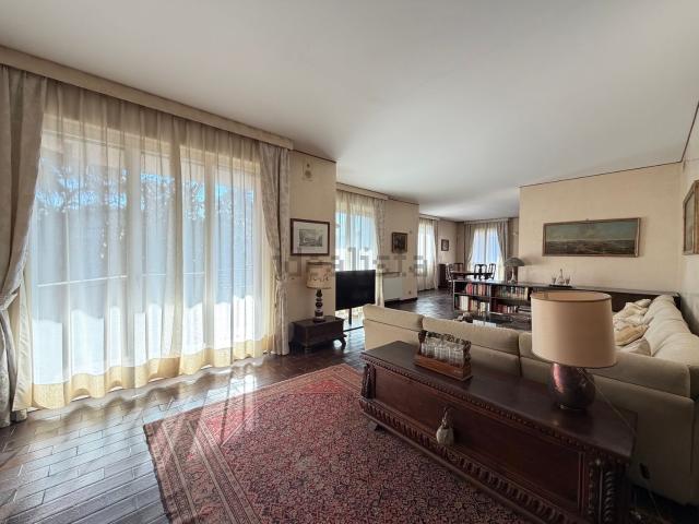 Appartamento in vendita di 270 m² in Via Santa Sofia