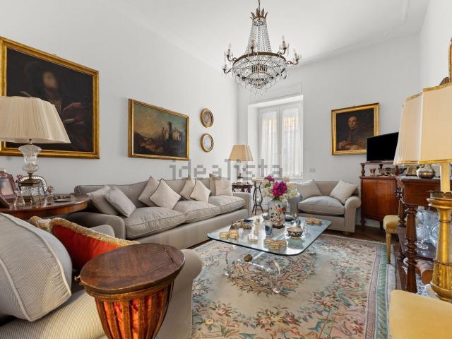 Appartamento in vendita di 270 m² in Via Panaro