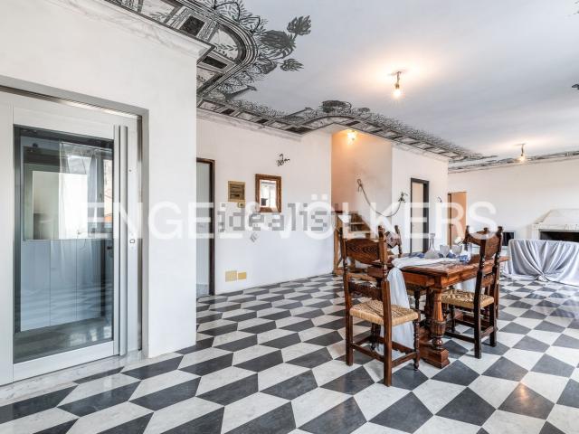 Appartamento in vendita di 270 m² in Via Pietro Mainero