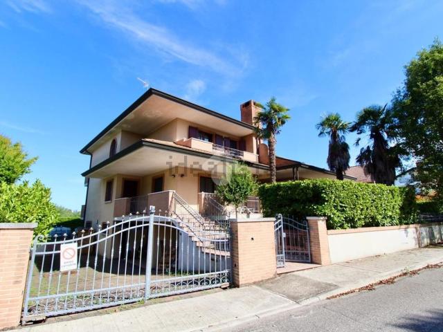 Appartamento in vendita di 270 m² in Via Villafranca, 11