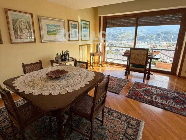 Appartamento in vendita di 270 m² in Viale della Repubblica, 277