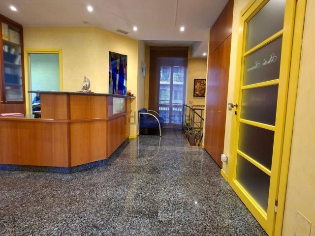 Appartamento in vendita di 270 m² in Viale Evaristo Stefini, 20