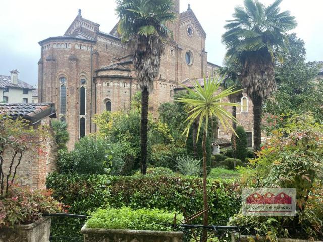 Appartamento in vendita di 270 m² in Corso Antonio Fogazzaro