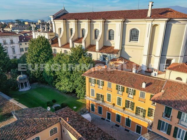 Appartamento in vendita di 270 m² in Corso Martiri della Libertà, 50