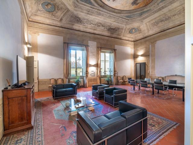 Appartamento in vendita di 270 m² in Piazza Sant&apos Ambrogio