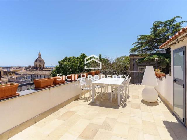 Appartamento in vendita di 270 m² in Piazza Santo Carcere, 2