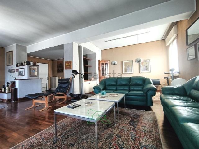 Appartamento in vendita di 271 m² in Via F. Cavallotti, 27