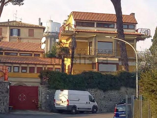 Appartamento in vendita di 271 m² in Strada Senza Nome