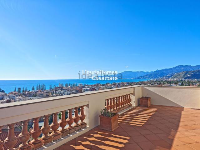 Appartamento in vendita di 272 m² in Via Circonvallazione