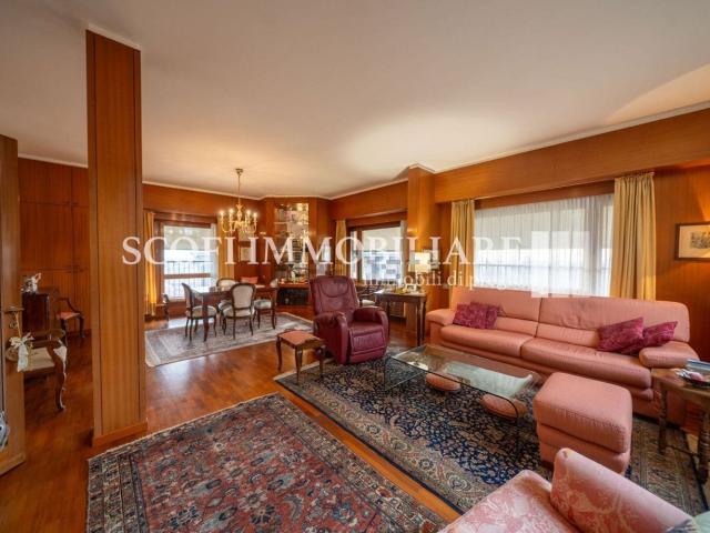 Appartamento in vendita di 272 m² in Viale Italia