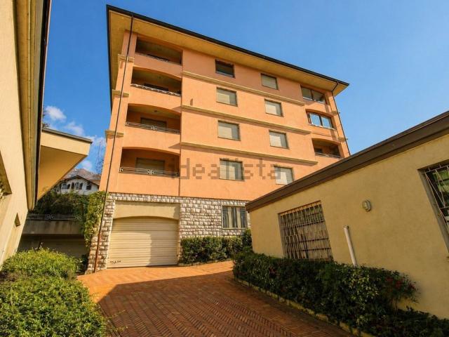 Appartamento in vendita di 274 m² in Via Monsuello