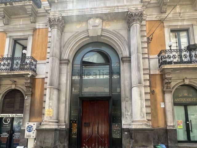 Appartamento in vendita di 275 m² in Via Conte Alaimo, 73