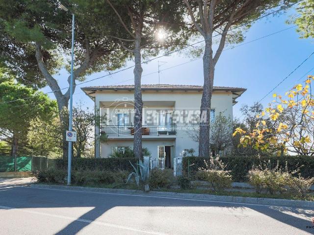 Appartamento in vendita di 275 m² in Via Caprera