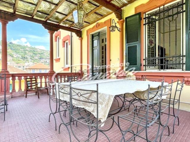 Appartamento in vendita di 275 m² in Via Belvedere