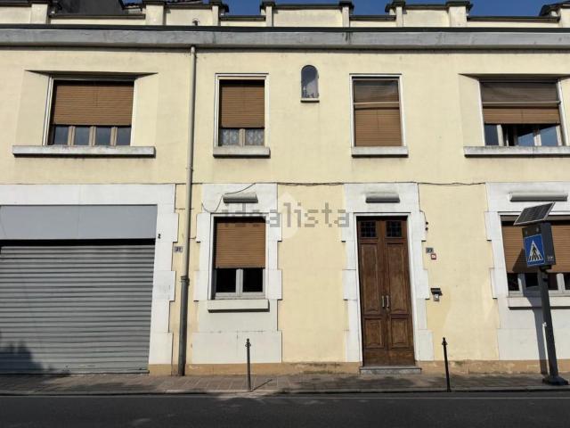 Appartamento in vendita di 275 m² in Via Giuseppe Garibaldi, 21
