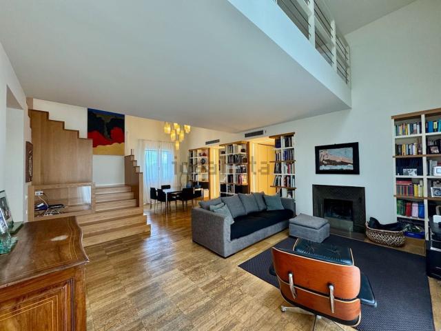 Appartamento in vendita di 275 m² in Via Grizzaga, 10
