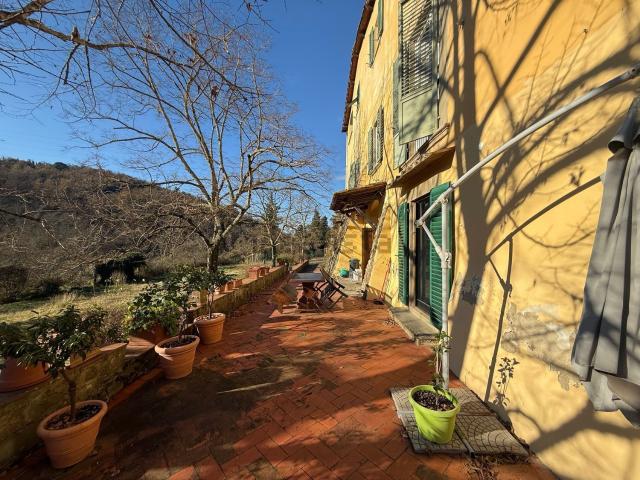 Appartamento in vendita di 275 m² in Via di Capornia