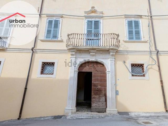 Appartamento in vendita di 275 m² in Via Roma