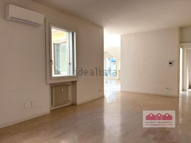 Appartamento in vendita di 275 m² in Corso Andrea Palladio, 32