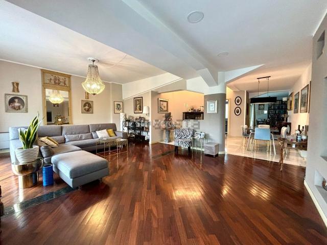 Appartamento in vendita di 276 m² in Via XX Settembre, 2