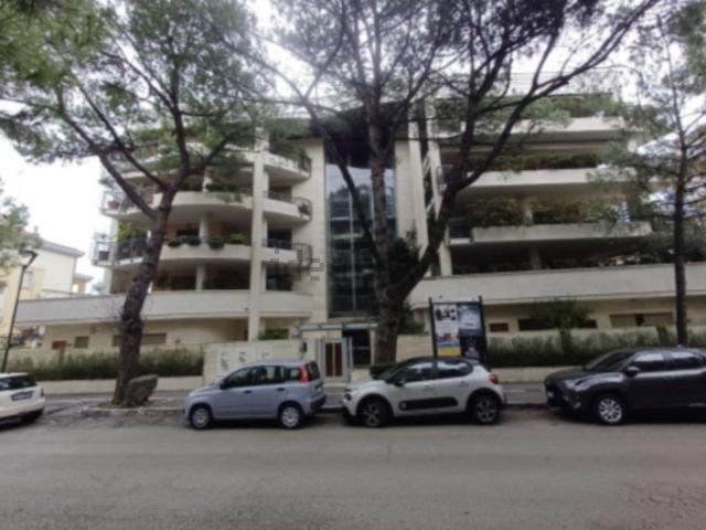Appartamento in vendita di 276 m² in Viale John Fitzgerald Kennedy, 110