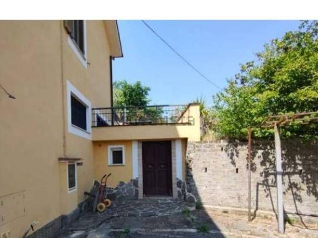 Appartamento in vendita di 277 m² in Via Ferruti