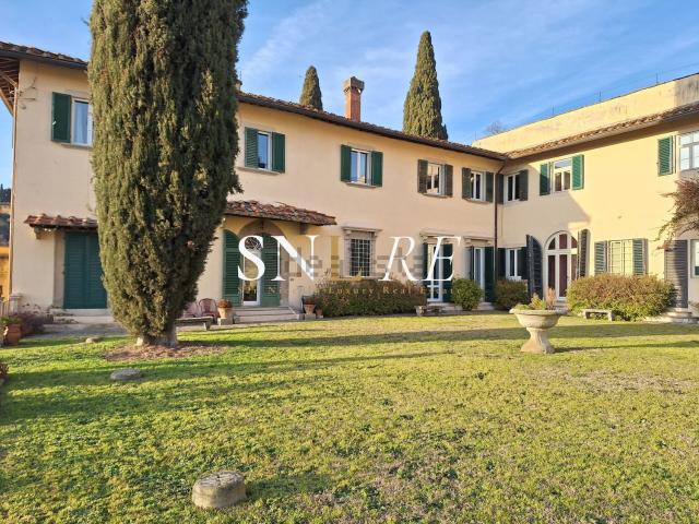 Appartamento in vendita di 279 m² in Via Bolognese