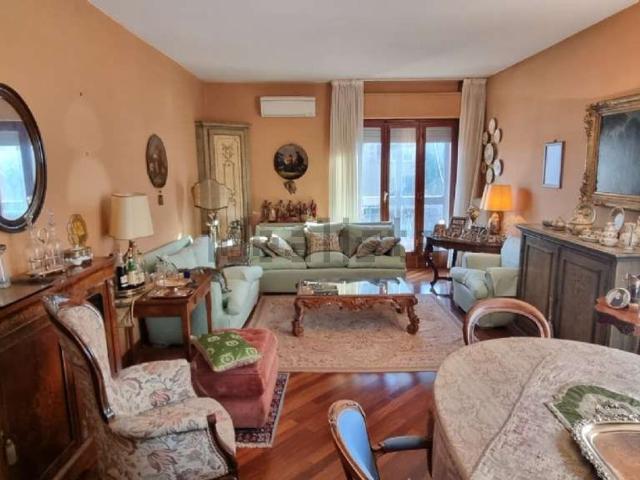Appartamento in vendita di 279 m² in Via Giacomo Filippo Novaro