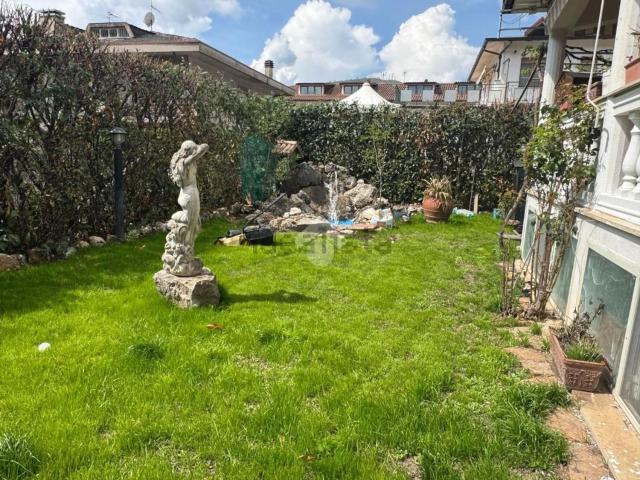 Appartamento in vendita di 279 m² in Via dei Paracadutisti, 66
