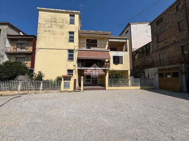 Appartamento in vendita di 280 m² in Via Cesare Battisti, 2