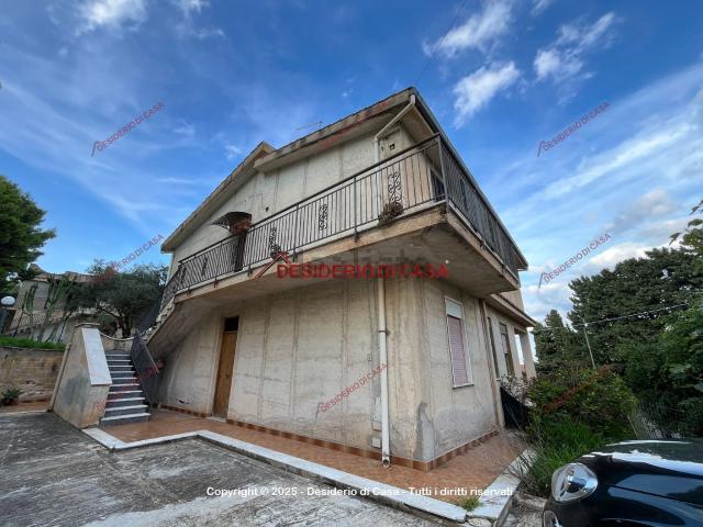 Appartamento in vendita di 280 m² in Via Chiesazza Sperone IV