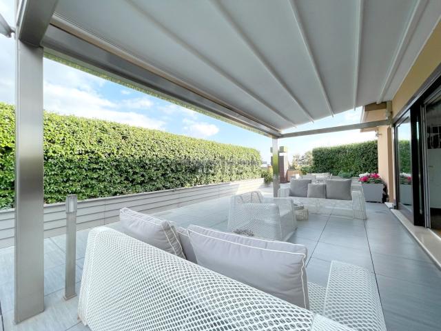 Appartamento in vendita di 280 m² in Via Ambrogio Villa