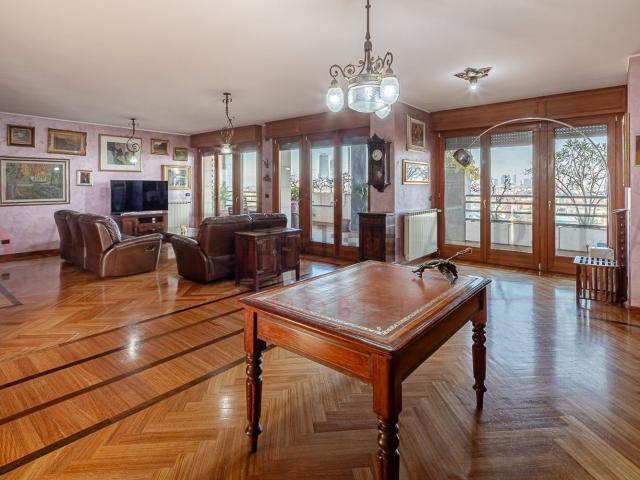 Appartamento in vendita di 280 m² in Via Antonio Tolomeo Trivulzio