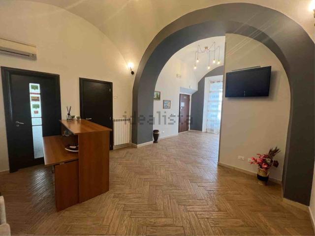 Appartamento in vendita di 280 m² in Via Appia Nuova, 2